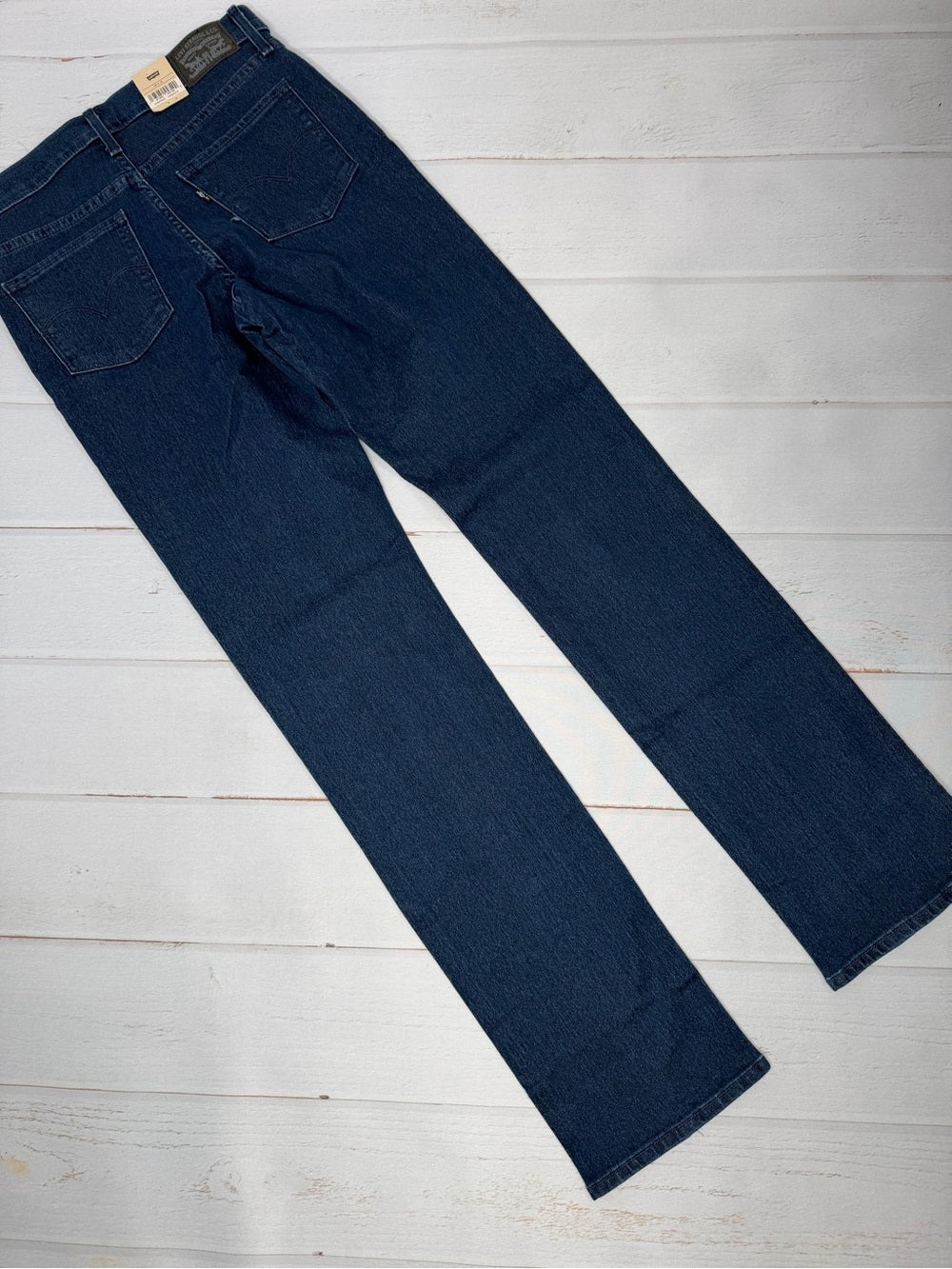 NWT Levi's 314 Shaping Straight Jeans Womens Size 28 x 32 Dark Wash