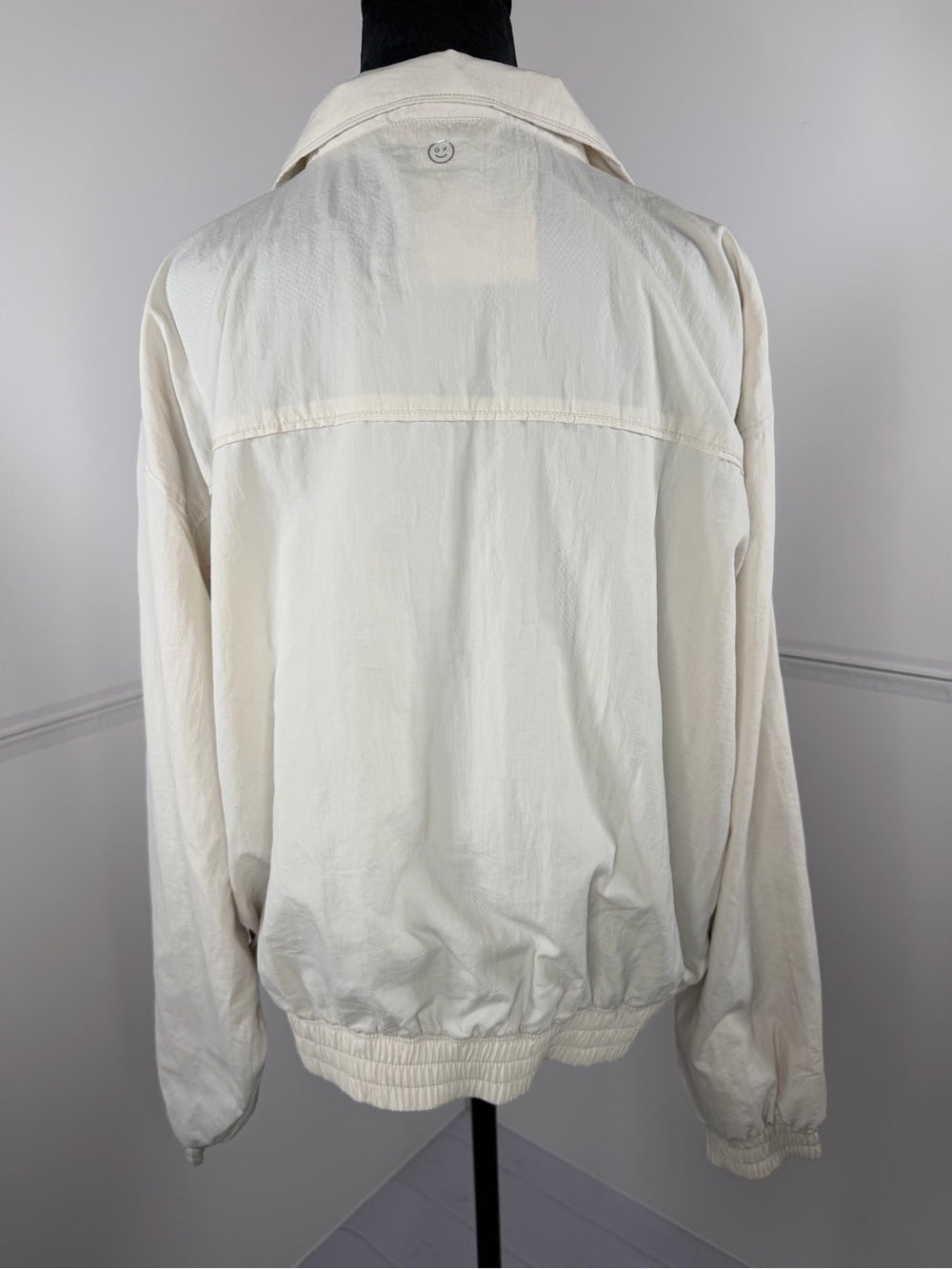 NWOT Gilly Hicks Cream Lightweight Zip Front Windbreaker Jacket Size Large