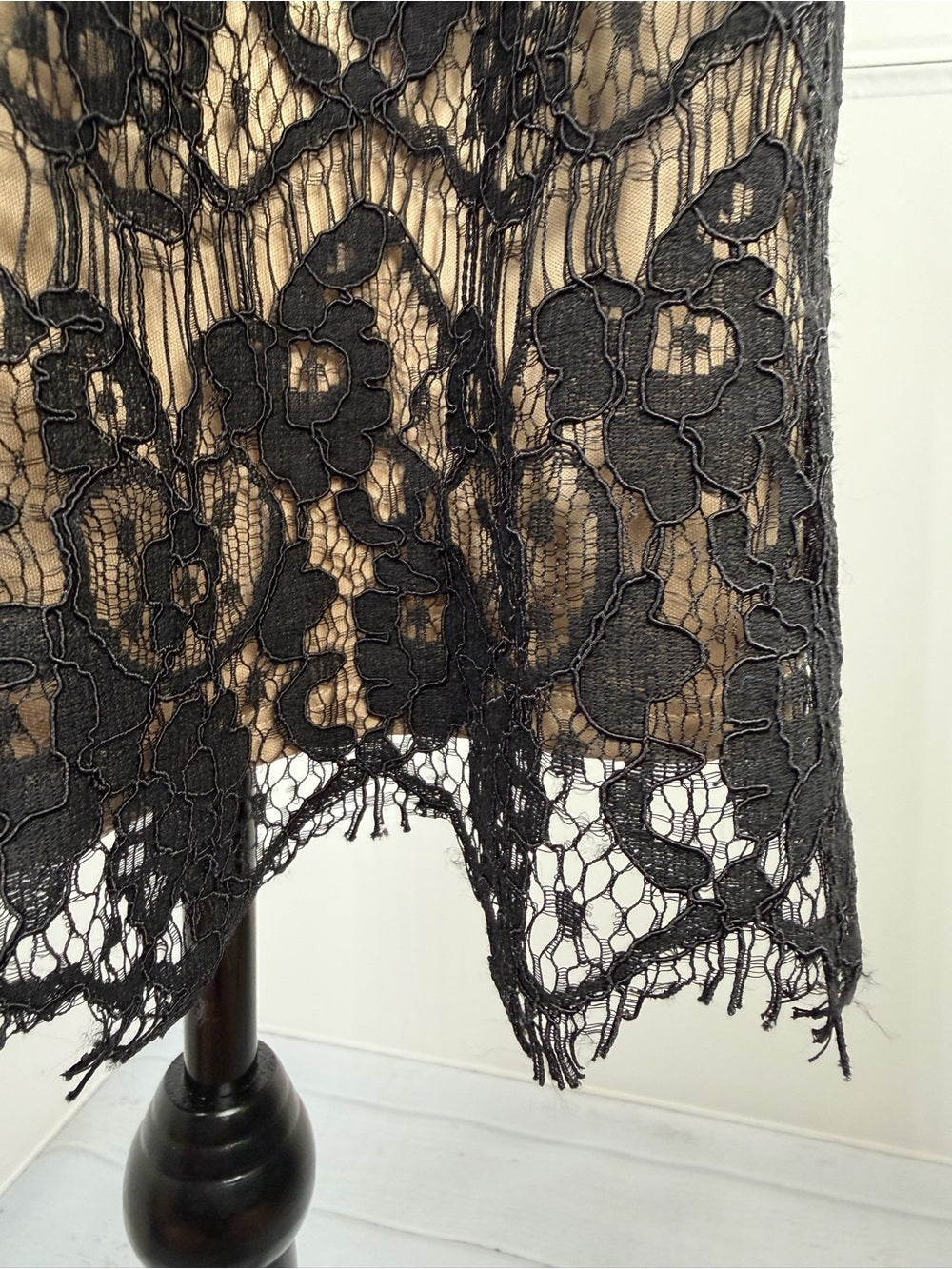 Jessica Howard Black Lace Sheath Dress Nude Lining 3/4 Sleeve Size 6