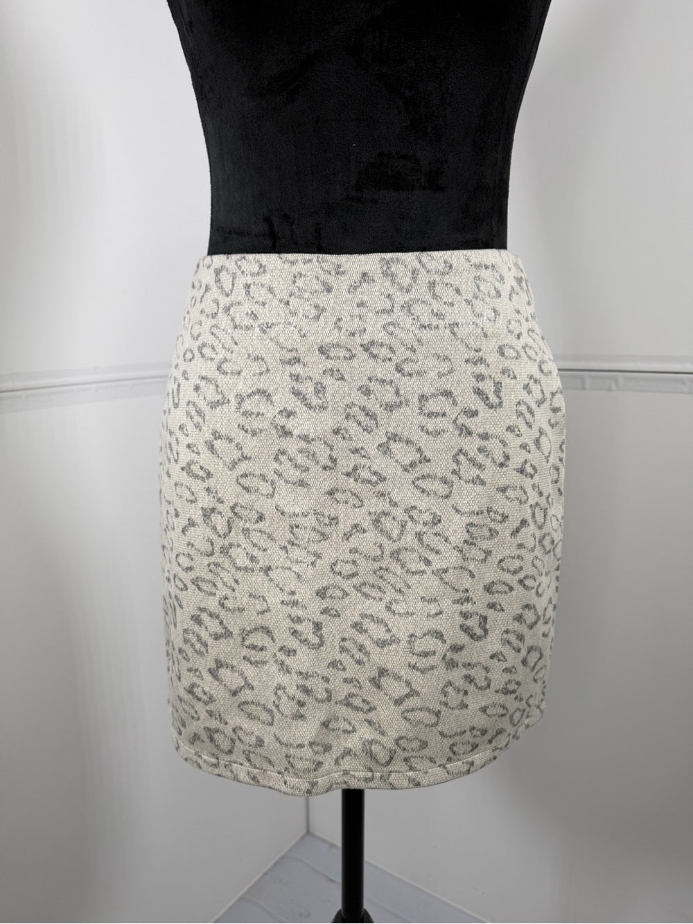 NWT Le Lis Leopard Print Mini Skirt Size Small