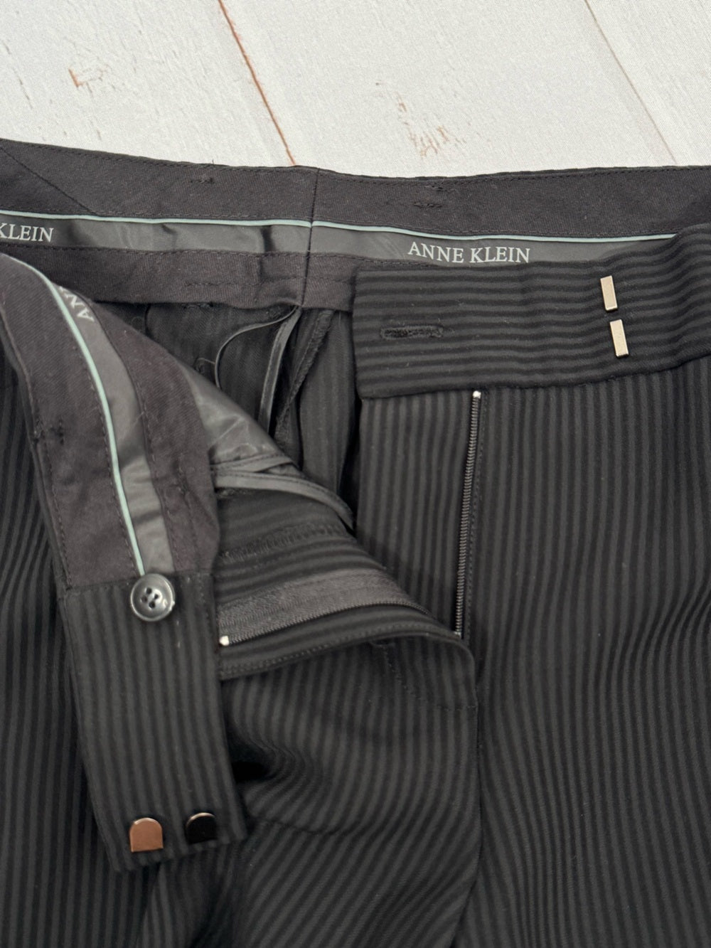Anne Klein Black Pinstripe 2-Piece Suit Blazer & Trousers Women's Size 4
