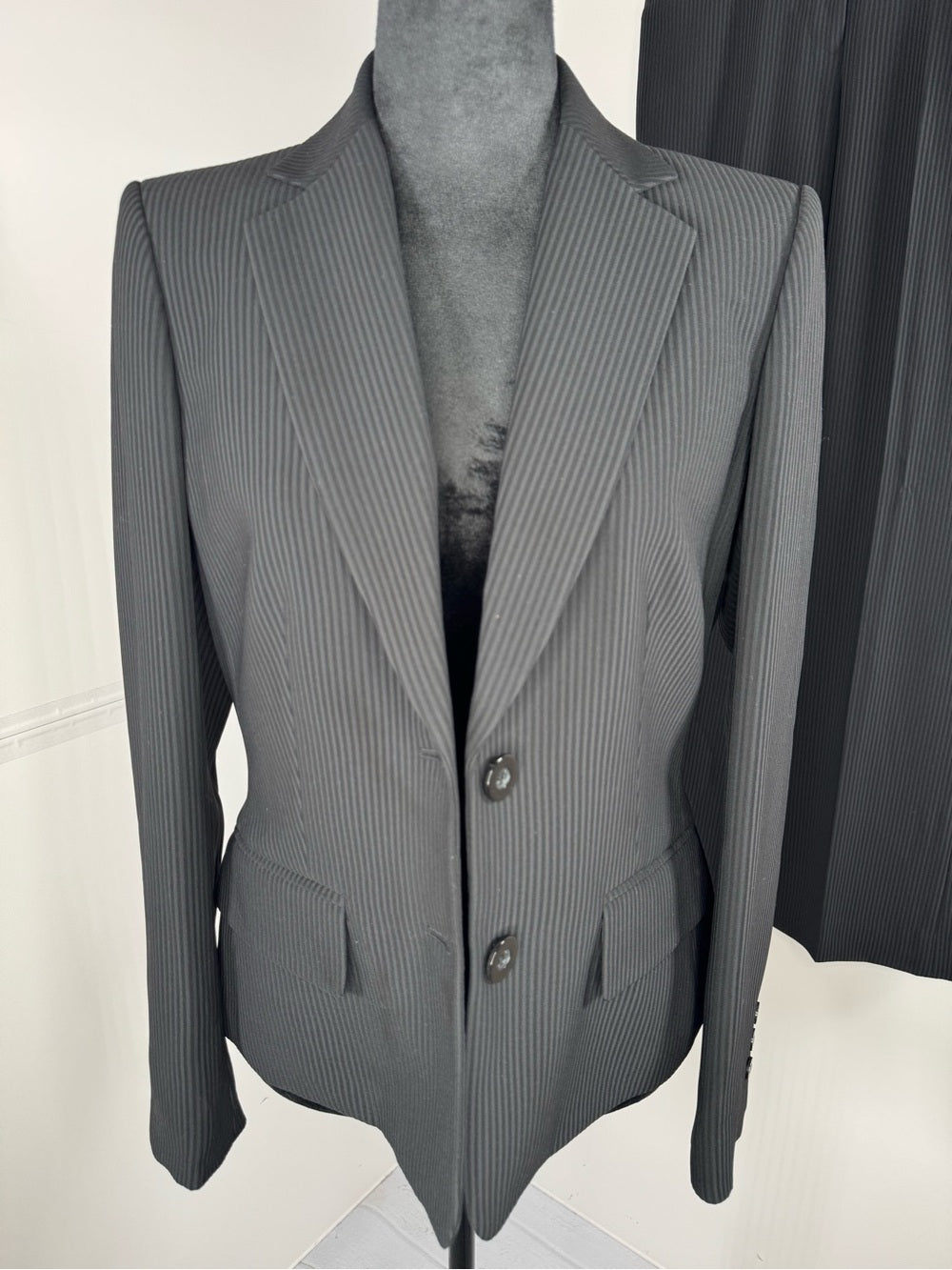 Anne Klein Black Pinstripe 2-Piece Suit Blazer & Trousers Women's Size 4
