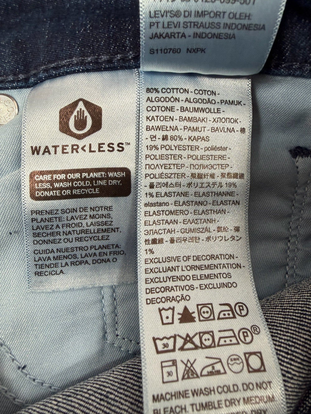 NWT Levi's 314 Shaping Straight Jeans Womens Size 28 x 32 Dark Wash