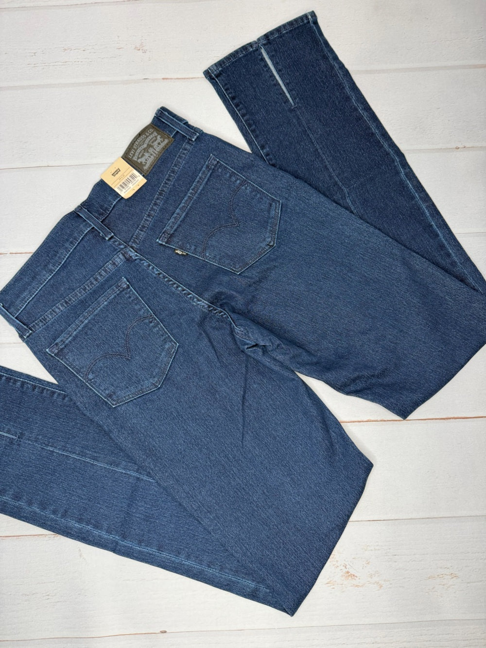 NWT Levi's 314 Shaping Straight Jeans Womens Size 28 x 32 Dark Wash