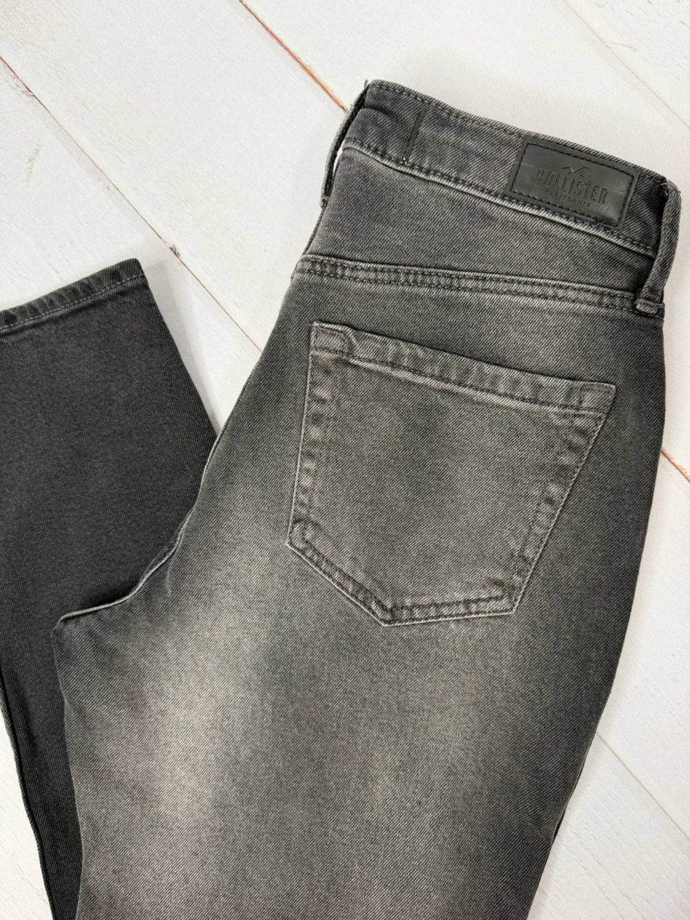 NWOT Hollister Curvy High-Rise Spliced Mom Jeans Size 3R
