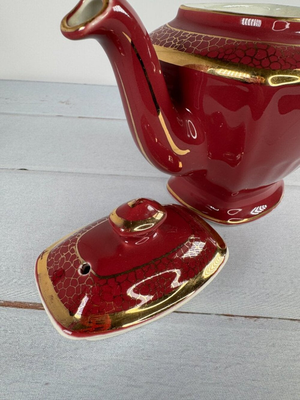 Vintage Hall China Hollywood Teapot #0113 6-Cup Maroon Gold USA