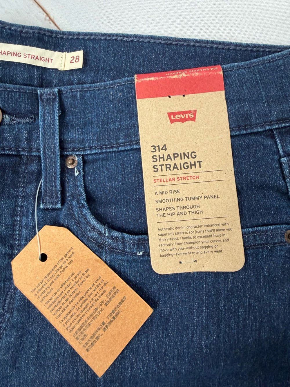 NWT Levi's 314 Shaping Straight Jeans Womens Size 28 x 32 Dark Wash