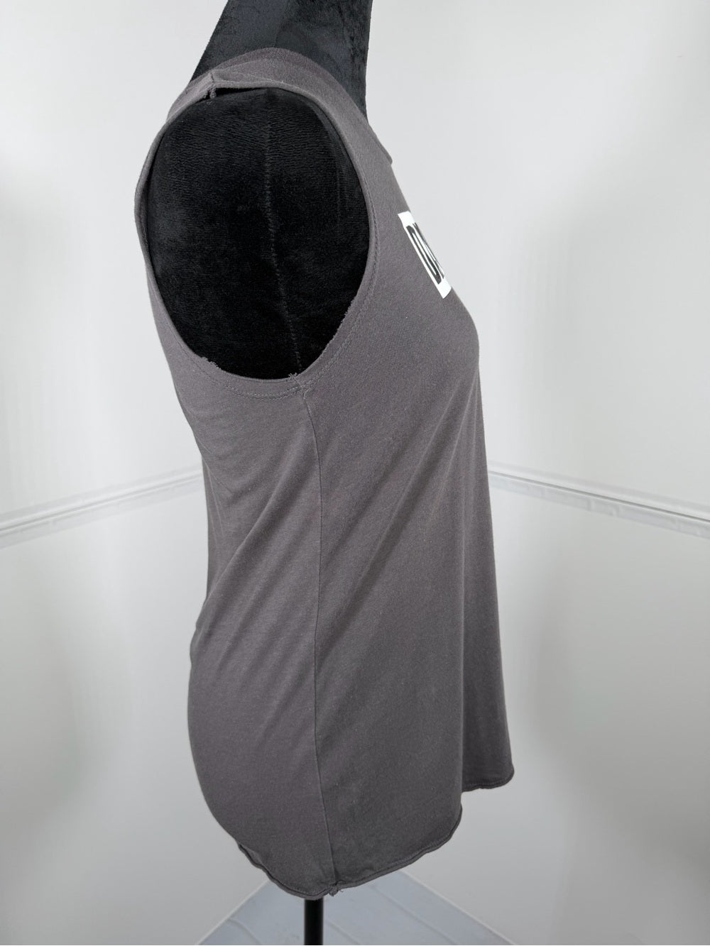 Zoe + Liv Daydream Graphic Muscle Tank Top Gray Sleeveless Size XS