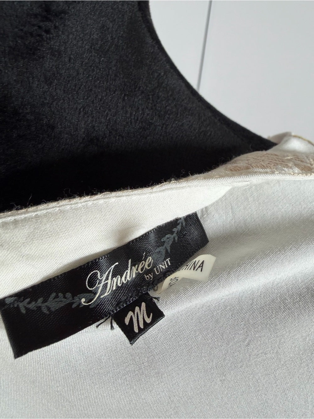 Andree by Unit White Embroidered Floral Sleeveless Tunic Top Size Medium