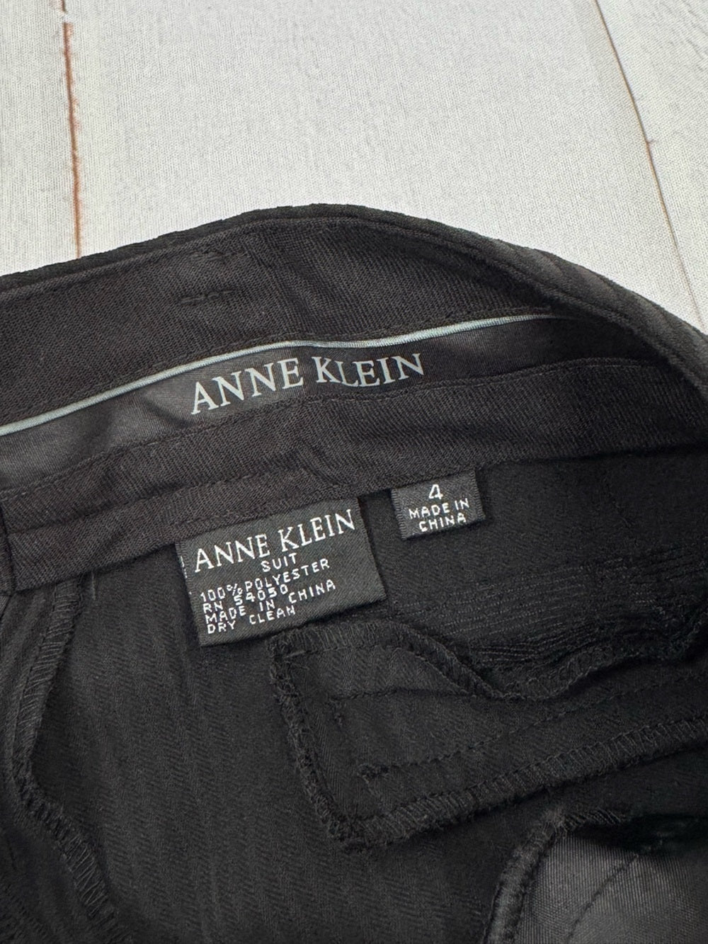 Anne Klein Black Pinstripe 2-Piece Suit Blazer & Trousers Women's Size 4
