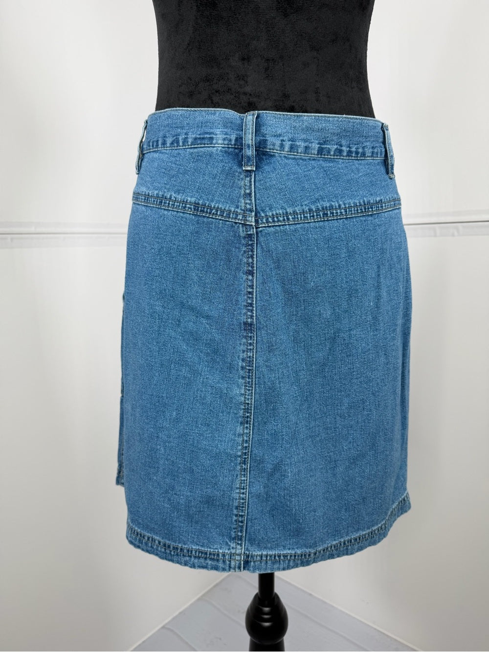 Old Navy Blue Jeans Denim Mini Skirt Women's Size 8 Medium Wash Pockets