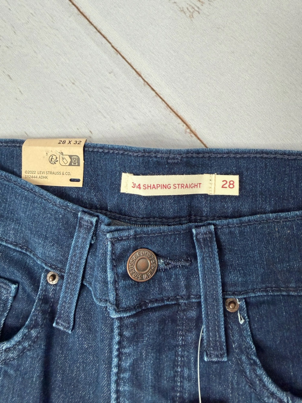 NWT Levi's 314 Shaping Straight Jeans Womens Size 28 x 32 Dark Wash