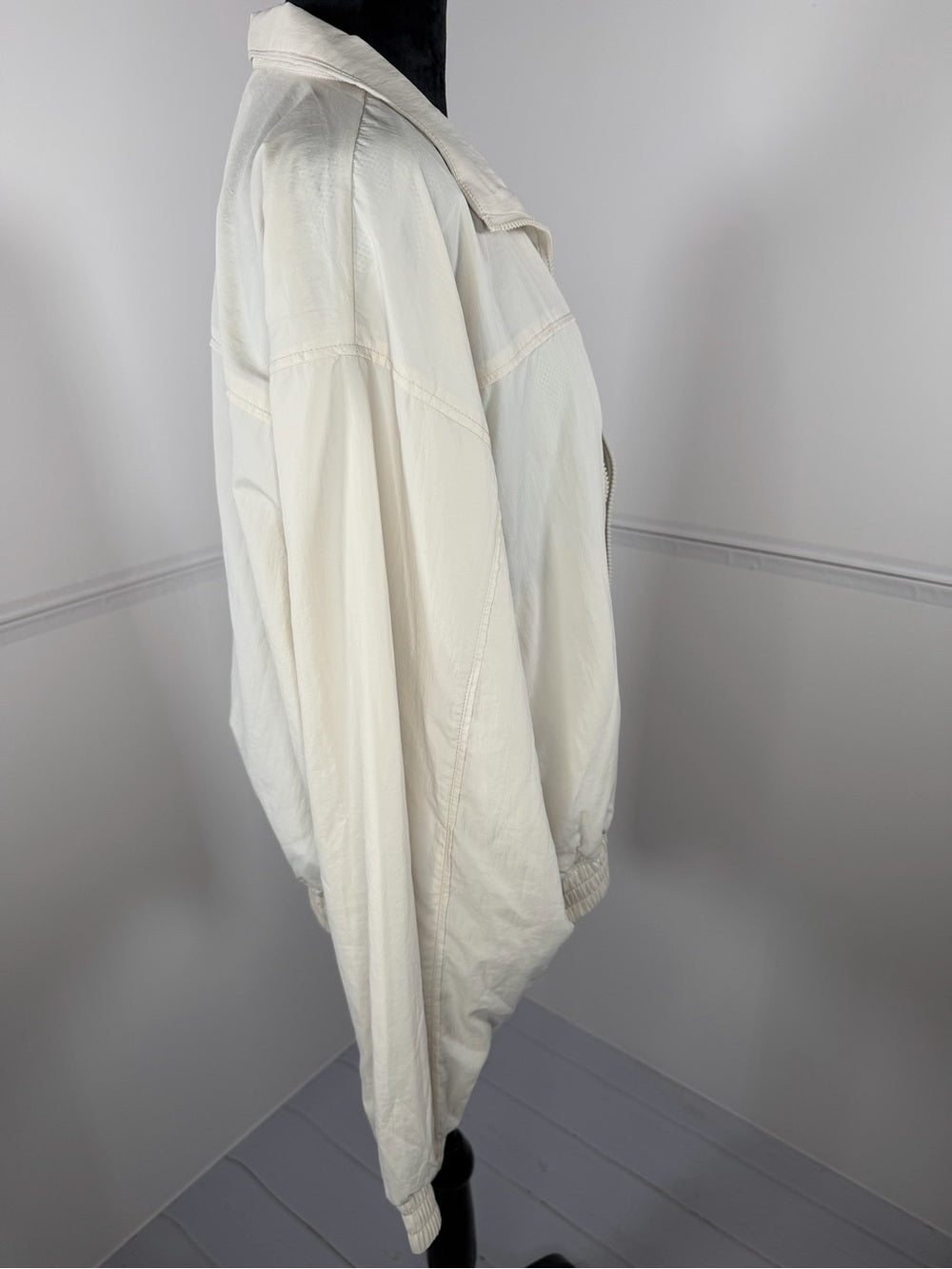 NWOT Gilly Hicks Cream Lightweight Zip Front Windbreaker Jacket Size Large