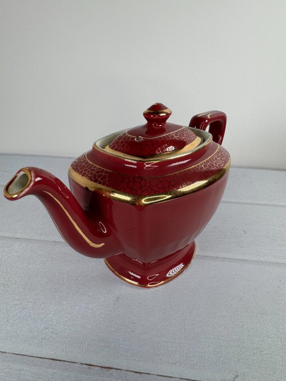 Vintage Hall China Hollywood Teapot #0113 6-Cup Maroon Gold USA
