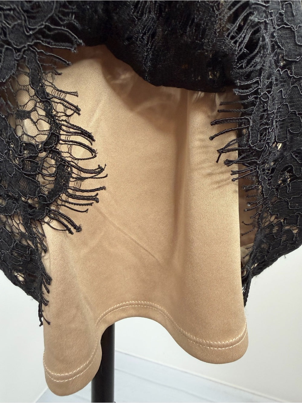 Jessica Howard Black Lace Sheath Dress Nude Lining 3/4 Sleeve Size 6