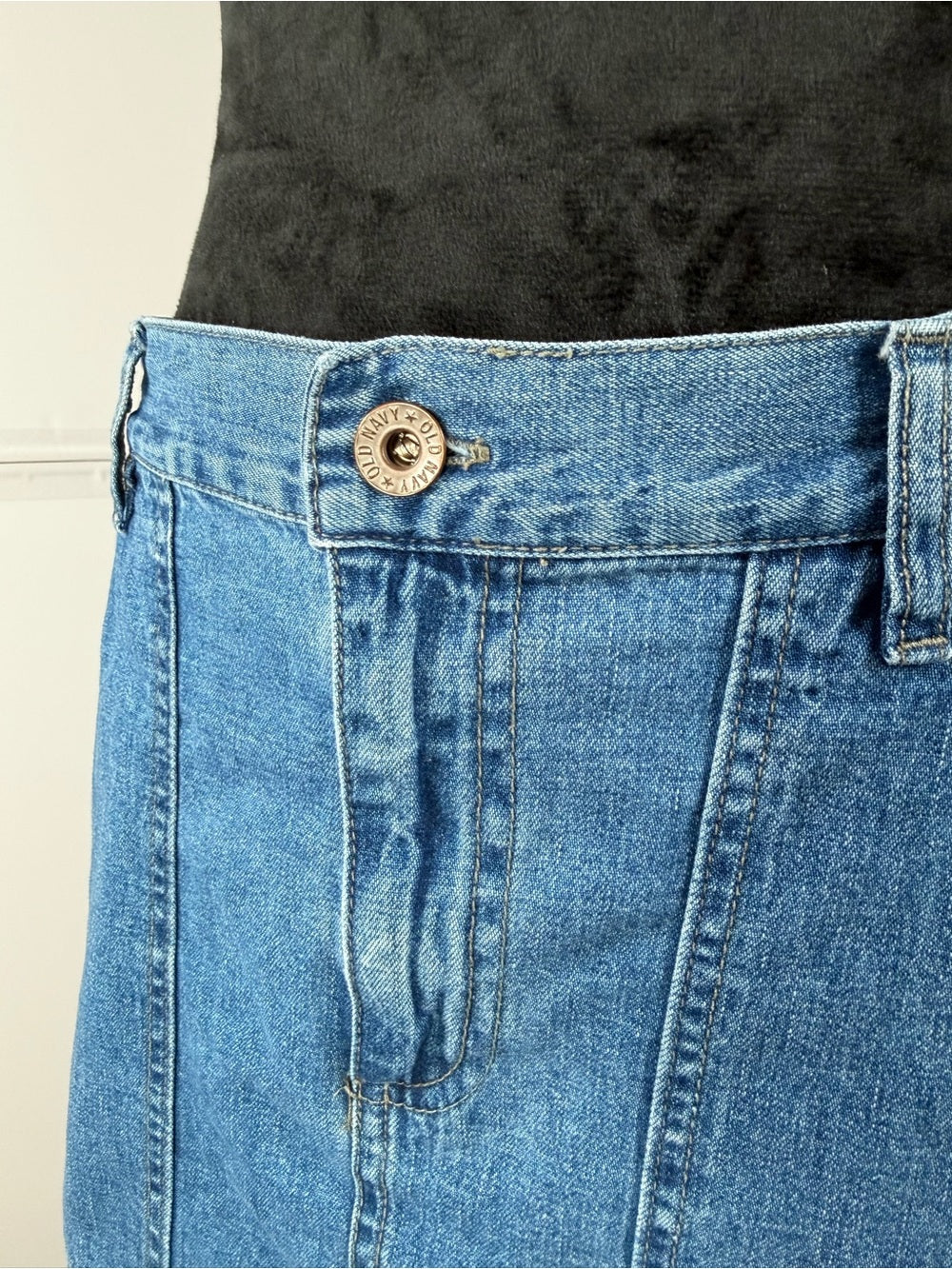 Old Navy Blue Jeans Denim Mini Skirt Women's Size 8 Medium Wash Pockets