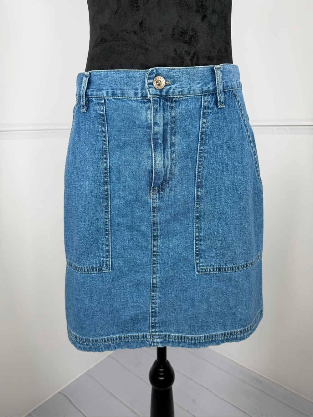 Old Navy Blue Jeans Denim Mini Skirt Women's Size 8 Medium Wash Pockets