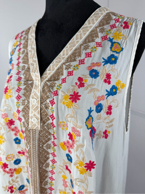 Andree by Unit White Embroidered Floral Sleeveless Tunic Top Size Medium