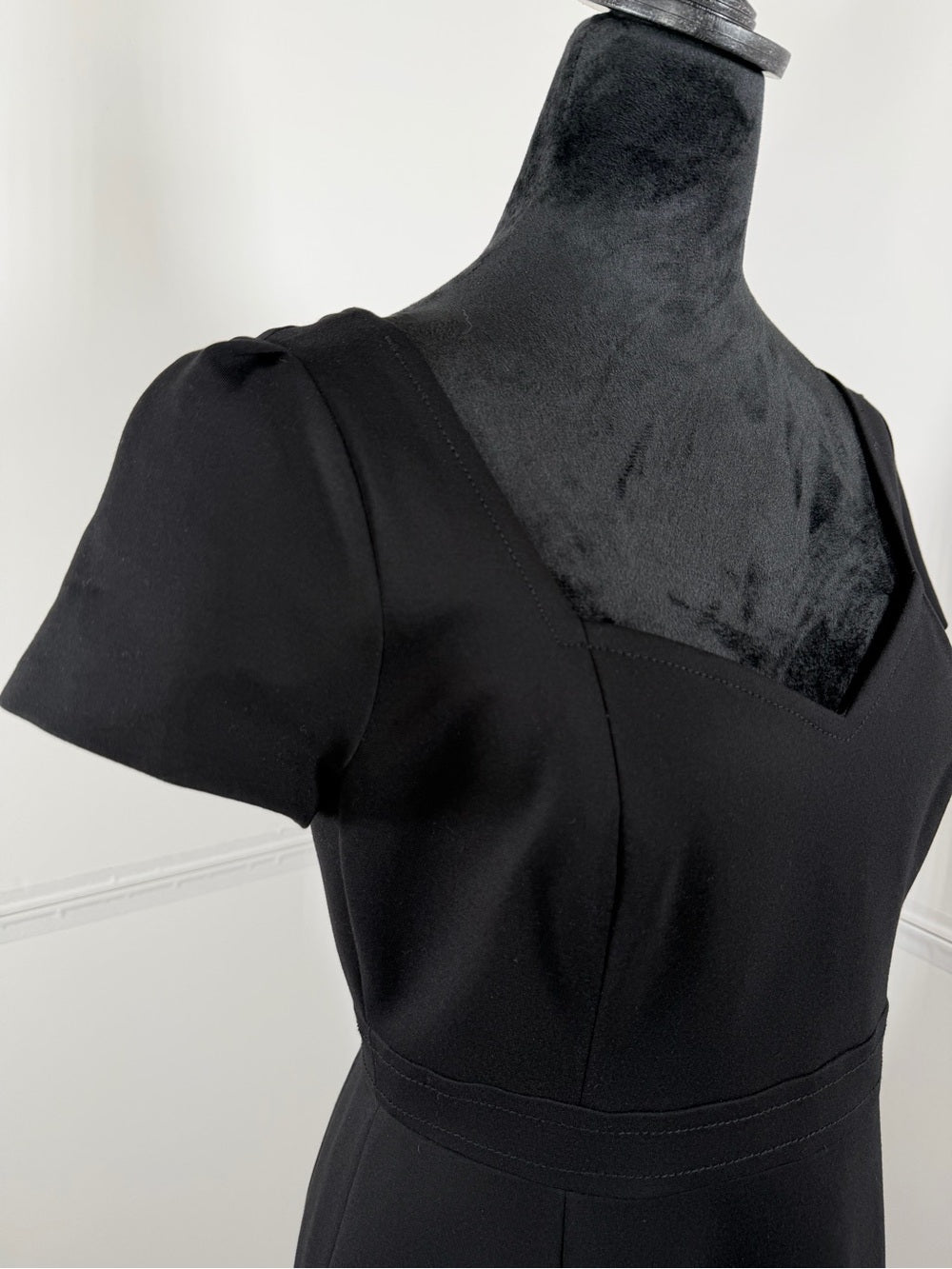 Brooks Brothers Ponte Sweetheart Neck Black Sheath Dress Size 8
