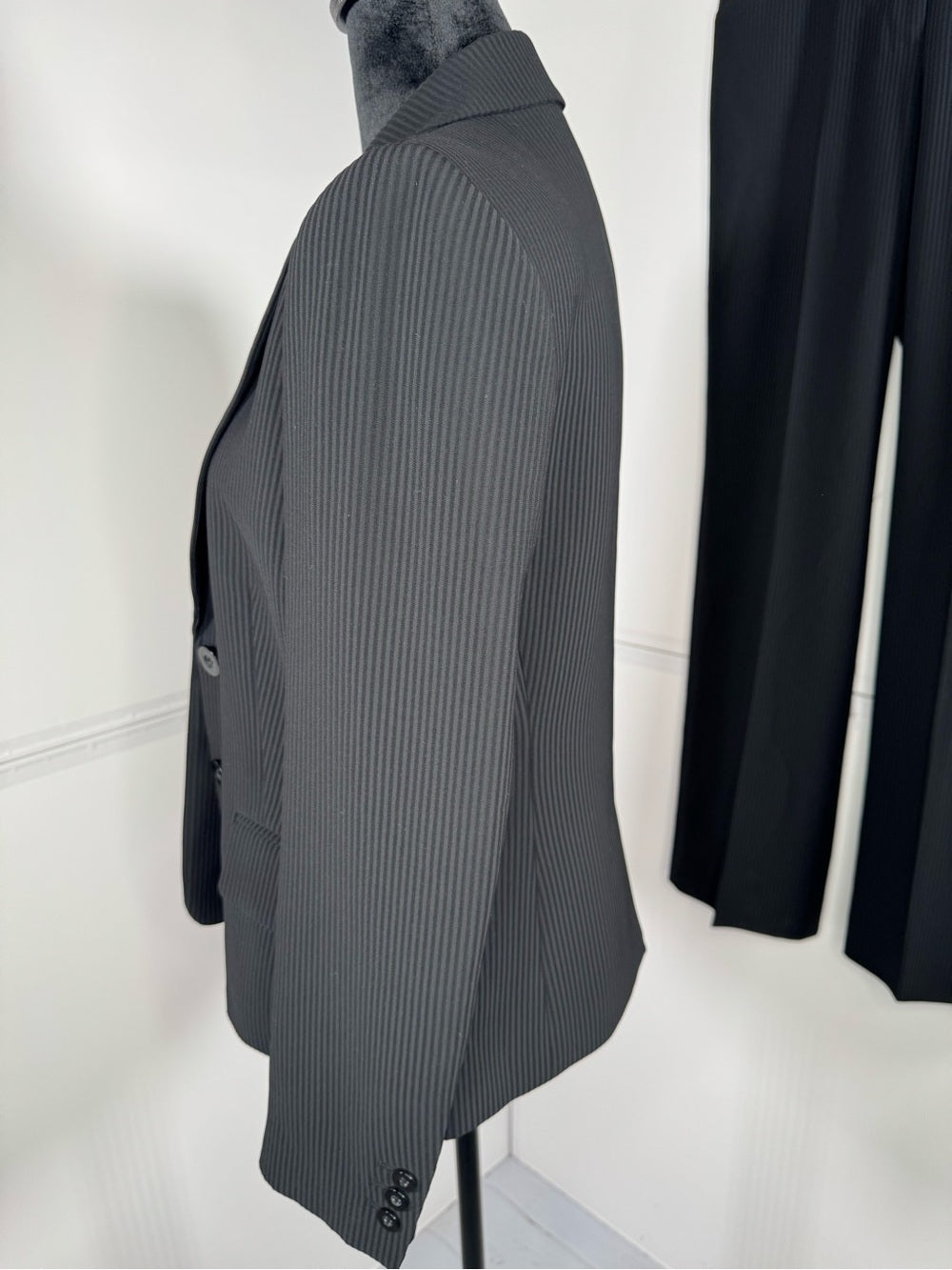 Anne Klein Black Pinstripe 2-Piece Suit Blazer & Trousers Women's Size 4